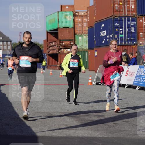 03.10.2025 - Köhlbrandbrückenlauf Michael Burmester http://msf.ph/oto/9031414 03.10.2025 10:37:36 Ziel 1988, 2390, 2505 meine-sportfotos.de