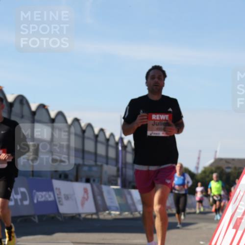 03.10.2025 - Köhlbrandbrückenlauf Luisa Fischer http://msf.ph/oto/9031415 03.10.2025 13:05:58 Ziel 4066, 4290, 4302, 4327, 4328, 4335, 4336, 4413, 4643, 4761, 4954, 5096, 5764, 6158, 6214, 6305, 6510, 6533, 6631, 6642, 6720 meine-sportfotos.de
