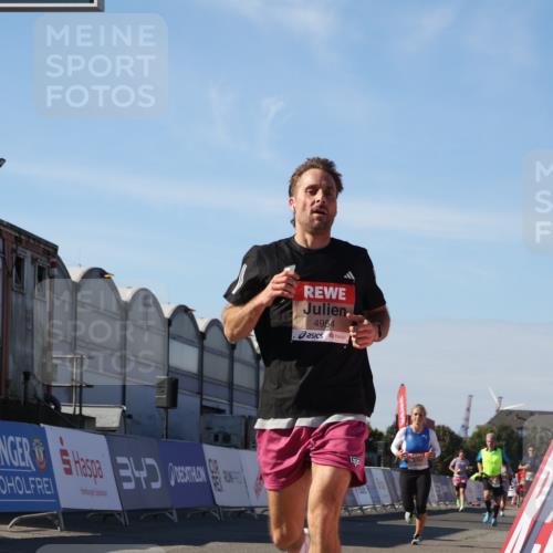 03.10.2025 - Köhlbrandbrückenlauf Luisa Fischer http://msf.ph/oto/9031423 03.10.2025 13:05:59 Ziel 4066, 4290, 4302, 4327, 4328, 4335, 4336, 4413, 4643, 4761, 4954, 5096, 5764, 6158, 6214, 6305, 6510, 6533, 6642, 6720 meine-sportfotos.de