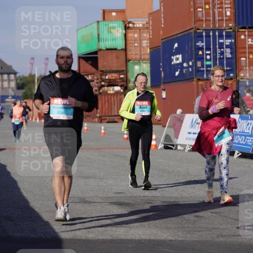 03.10.2025 - Köhlbrandbrückenlauf Michael Burmester http://msf.ph/oto/9031425 03.10.2025 10:37:36 Ziel 1988, 2390, 2505 meine-sportfotos.de