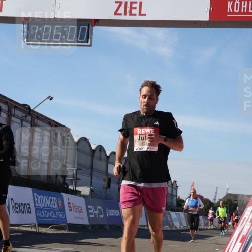 03.10.2025 - Köhlbrandbrückenlauf Luisa Fischer http://msf.ph/oto/9031426 03.10.2025 13:05:59 Ziel 4066, 4290, 4302, 4327, 4328, 4335, 4336, 4413, 4643, 4761, 4954, 5096, 5764, 6158, 6214, 6305, 6510, 6533, 6642, 6720 meine-sportfotos.de