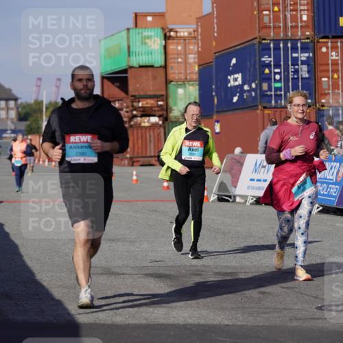 03.10.2025 - Köhlbrandbrückenlauf Michael Burmester http://msf.ph/oto/9031431 03.10.2025 10:37:36 Ziel 1988, 2390, 2505 meine-sportfotos.de