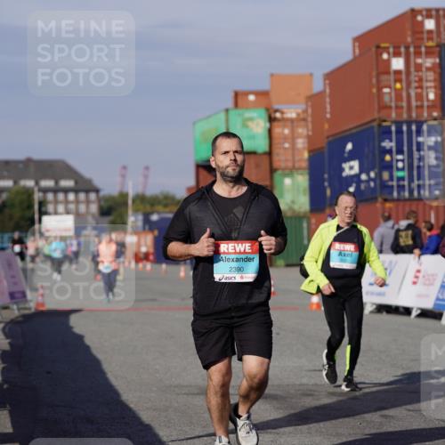 03.10.2025 - Köhlbrandbrückenlauf Michael Burmester http://msf.ph/oto/9031441 03.10.2025 10:37:37 Ziel 1988, 2390, 2505 meine-sportfotos.de