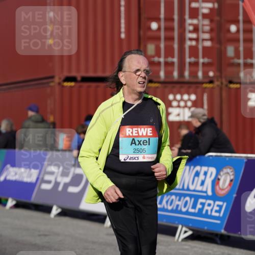 03.10.2025 - Köhlbrandbrückenlauf Michael Burmester http://msf.ph/oto/9031468 03.10.2025 10:37:42 Ziel 2688 meine-sportfotos.de