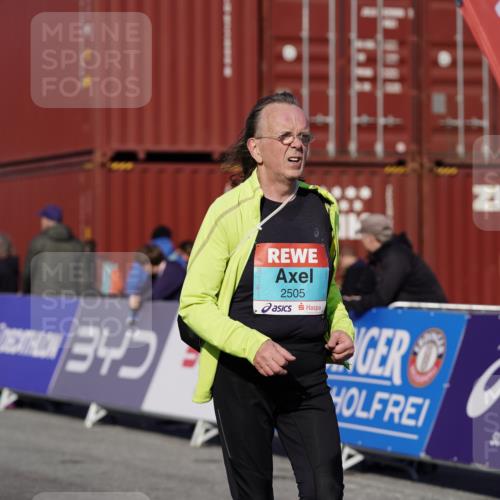 03.10.2025 - Köhlbrandbrückenlauf Michael Burmester http://msf.ph/oto/9031473 03.10.2025 10:37:42 Ziel 2688 meine-sportfotos.de