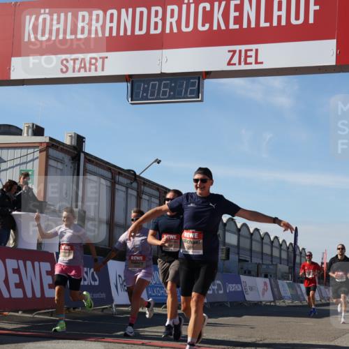 03.10.2025 - Köhlbrandbrückenlauf Luisa Fischer http://msf.ph/oto/9031488 03.10.2025 13:06:10 Ziel 4504, 4635, 4738, 5096, 6222, 6224, 6323, 6356, 6510, 6850 meine-sportfotos.de