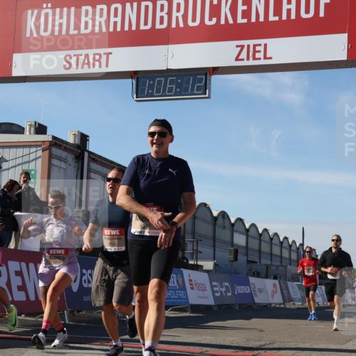 03.10.2025 - Köhlbrandbrückenlauf Luisa Fischer http://msf.ph/oto/9031495 03.10.2025 13:06:11 Ziel 4504, 4635, 4738, 5096, 6222, 6224, 6323, 6356, 6510, 6850 meine-sportfotos.de