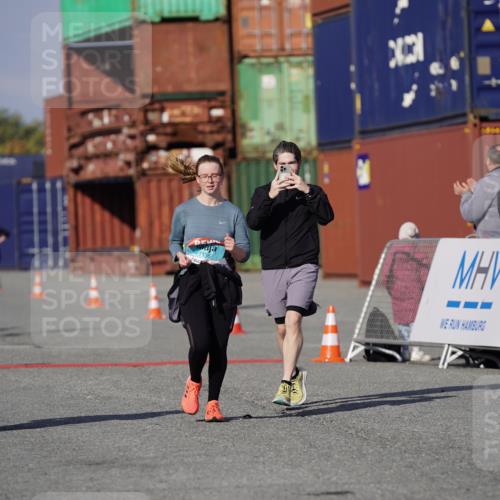 03.10.2025 - Köhlbrandbrückenlauf Michael Burmester http://msf.ph/oto/9031497 03.10.2025 10:37:55 Ziel 1136, 1254, 2597 meine-sportfotos.de