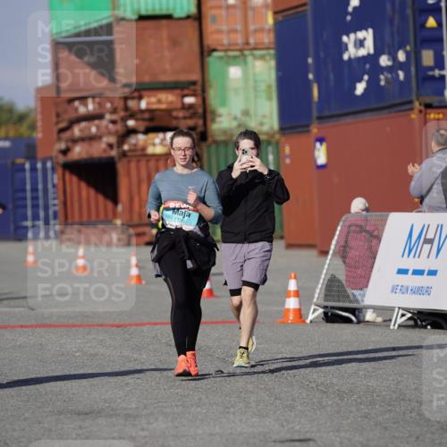 03.10.2025 - Köhlbrandbrückenlauf Michael Burmester http://msf.ph/oto/9031501 03.10.2025 10:37:56 Ziel 1136, 1254, 2597, 2602 meine-sportfotos.de
