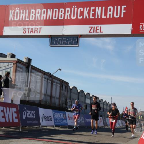 03.10.2025 - Köhlbrandbrückenlauf Luisa Fischer http://msf.ph/oto/9031536 03.10.2025 13:06:21 Ziel 4124, 4550, 4659, 4738, 5563, 5641, 5970, 6193, 6222, 6224, 6323, 6356, 6850 meine-sportfotos.de
