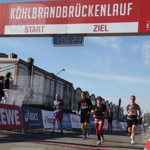 03.10.2025 - Köhlbrandbrückenlauf Luisa Fischer http://msf.ph/oto/9031544 03.10.2025 13:06:22 Ziel 4124, 4550, 4658, 4659, 5563, 5641, 5970, 6193, 6323, 6850 meine-sportfotos.de