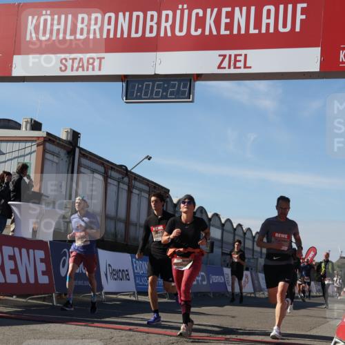 03.10.2025 - Köhlbrandbrückenlauf Luisa Fischer http://msf.ph/oto/9031552 03.10.2025 13:06:22 Ziel 4124, 4550, 4658, 4659, 5563, 5641, 5970, 6193, 6323, 6850 meine-sportfotos.de