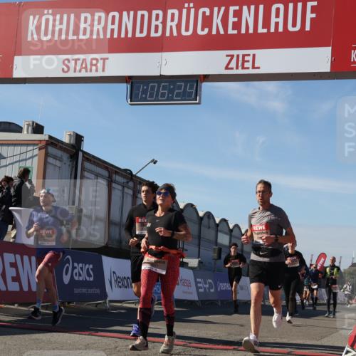 03.10.2025 - Köhlbrandbrückenlauf Luisa Fischer http://msf.ph/oto/9031556 03.10.2025 13:06:23 Ziel 4124, 4550, 4658, 4659, 5563, 5641, 5970, 6193, 6323, 6850 meine-sportfotos.de