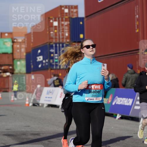 03.10.2025 - Köhlbrandbrückenlauf Michael Burmester http://msf.ph/oto/9031560 03.10.2025 10:38:01 Ziel 1136, 1254, 2597, 2602 meine-sportfotos.de