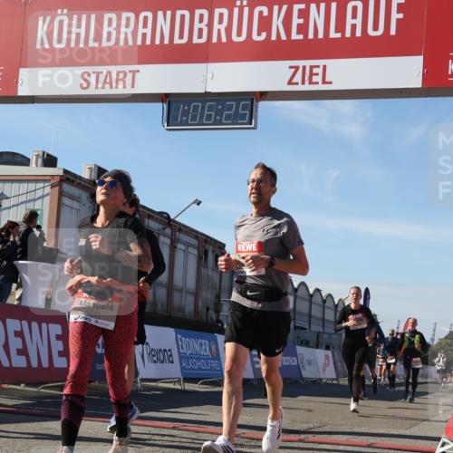 03.10.2025 - Köhlbrandbrückenlauf Luisa Fischer http://msf.ph/oto/9031564 03.10.2025 13:06:23 Ziel 4124, 4550, 4658, 4659, 5563, 5641, 5970, 6193, 6323, 6850 meine-sportfotos.de