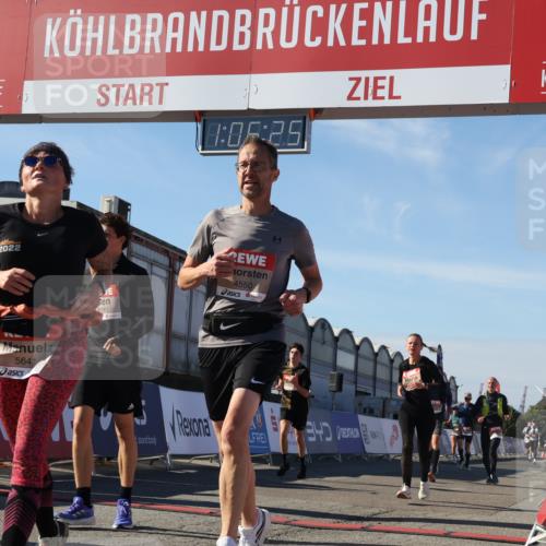03.10.2025 - Köhlbrandbrückenlauf Luisa Fischer http://msf.ph/oto/9031568 03.10.2025 13:06:24 Ziel 4124, 4396, 4550, 4658, 4659, 5563, 5641, 5970, 6193, 6850 meine-sportfotos.de
