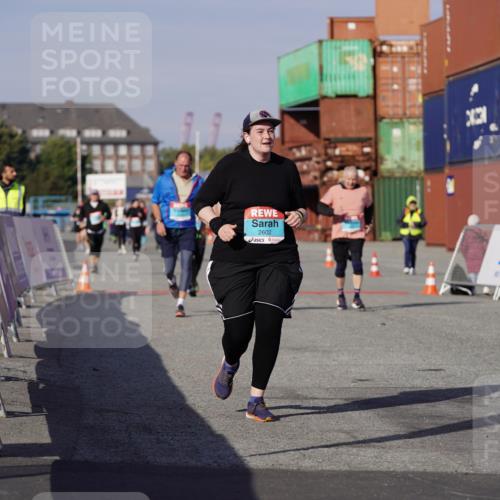 03.10.2025 - Köhlbrandbrückenlauf Michael Burmester http://msf.ph/oto/9031578 03.10.2025 10:38:04 Ziel 1136, 1254, 2597, 2602, 2659, 3097 meine-sportfotos.de