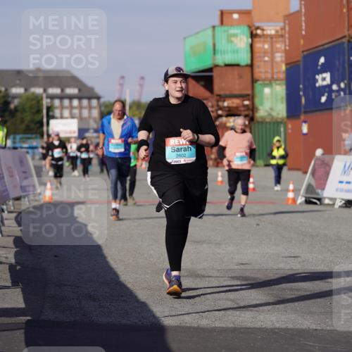 03.10.2025 - Köhlbrandbrückenlauf Michael Burmester http://msf.ph/oto/9031586 03.10.2025 10:38:04 Ziel 1136, 1254, 2597, 2602, 2659, 3097 meine-sportfotos.de