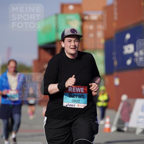 03.10.2025 - Köhlbrandbrückenlauf Michael Burmester http://msf.ph/oto/9031590 03.10.2025 10:38:06 Ziel 2453, 2602, 2659, 3097 meine-sportfotos.de