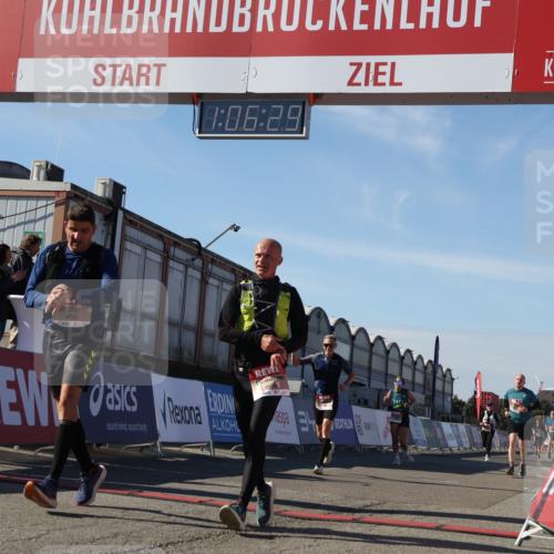 03.10.2025 - Köhlbrandbrückenlauf Luisa Fischer http://msf.ph/oto/9031600 03.10.2025 13:06:27 Ziel 4015, 4122, 4124, 4396, 4550, 4658, 4659, 5563, 5641, 5970, 6193 meine-sportfotos.de