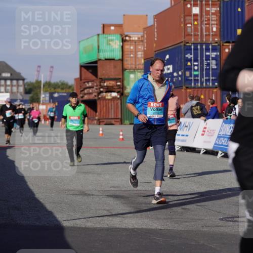 03.10.2025 - Köhlbrandbrückenlauf Michael Burmester http://msf.ph/oto/9031601 03.10.2025 10:38:08 Ziel 2453, 2602, 2659, 3097 meine-sportfotos.de