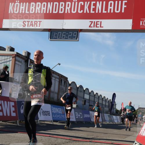 03.10.2025 - Köhlbrandbrückenlauf Luisa Fischer http://msf.ph/oto/9031606 03.10.2025 13:06:28 Ziel 4015, 4122, 4124, 4396, 4550, 4658, 4659, 5563, 5641, 5970, 6193 meine-sportfotos.de