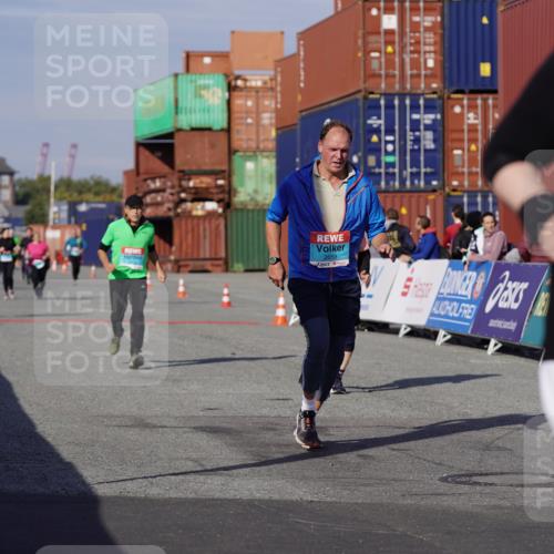 03.10.2025 - Köhlbrandbrückenlauf Michael Burmester http://msf.ph/oto/9031610 03.10.2025 10:38:08 Ziel 2453, 2602, 2659, 3097 meine-sportfotos.de
