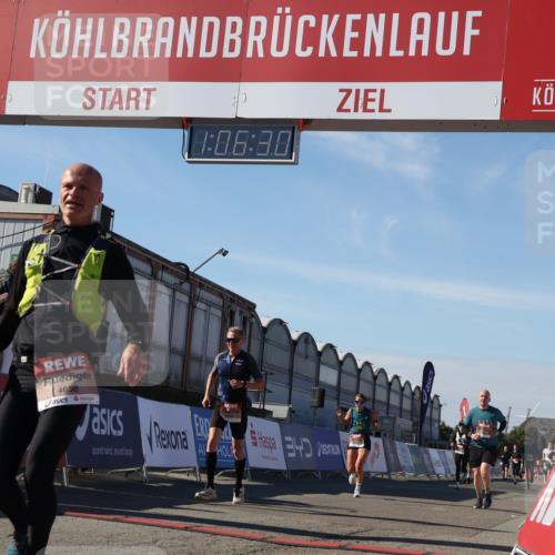 03.10.2025 - Köhlbrandbrückenlauf Luisa Fischer http://msf.ph/oto/9031611 03.10.2025 13:06:28 Ziel 4015, 4122, 4124, 4396, 4550, 4658, 4659, 5563, 5641, 5970, 6193 meine-sportfotos.de