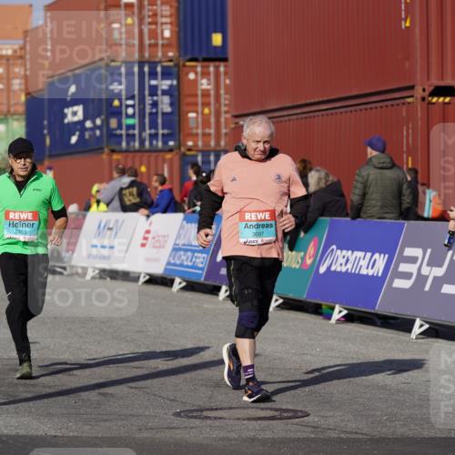 03.10.2025 - Köhlbrandbrückenlauf Michael Burmester http://msf.ph/oto/9031636 03.10.2025 10:38:11 Ziel 2453, 2527, 2659, 3097 meine-sportfotos.de
