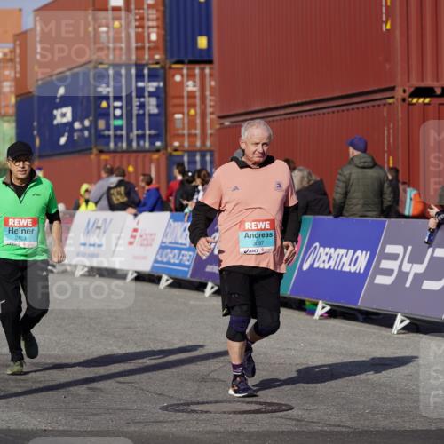 03.10.2025 - Köhlbrandbrückenlauf Michael Burmester http://msf.ph/oto/9031642 03.10.2025 10:38:11 Ziel 2453, 2527, 2659, 3097 meine-sportfotos.de