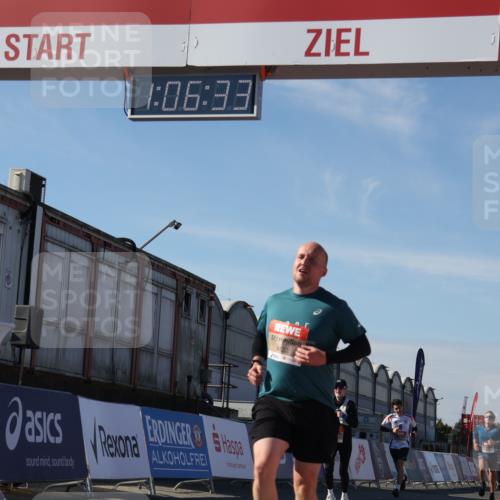 03.10.2025 - Köhlbrandbrückenlauf Luisa Fischer http://msf.ph/oto/9031644 03.10.2025 13:06:32 Ziel 4015, 4026, 4122, 4124, 4151, 4312, 4396, 4550, 4658, 4659, 5563, 5641, 5970, 6193, 6256 meine-sportfotos.de
