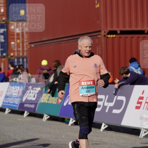 03.10.2025 - Köhlbrandbrückenlauf Michael Burmester http://msf.ph/oto/9031645 03.10.2025 10:38:11 Ziel 2453, 2527, 2659, 3097 meine-sportfotos.de