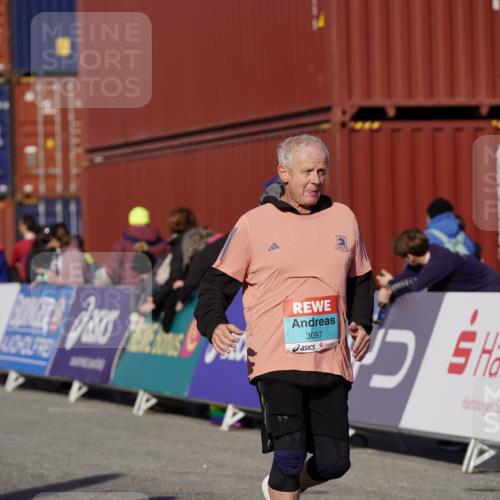 03.10.2025 - Köhlbrandbrückenlauf Michael Burmester http://msf.ph/oto/9031649 03.10.2025 10:38:11 Ziel 2453, 2527, 2659, 3097 meine-sportfotos.de