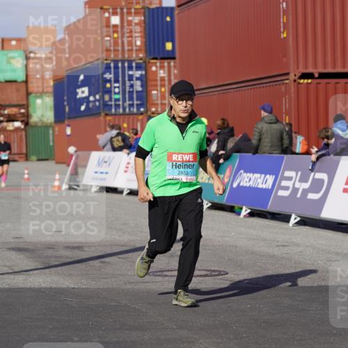 03.10.2025 - Köhlbrandbrückenlauf Michael Burmester http://msf.ph/oto/9031658 03.10.2025 10:38:12 Ziel 2453, 2527, 2659, 3097 meine-sportfotos.de