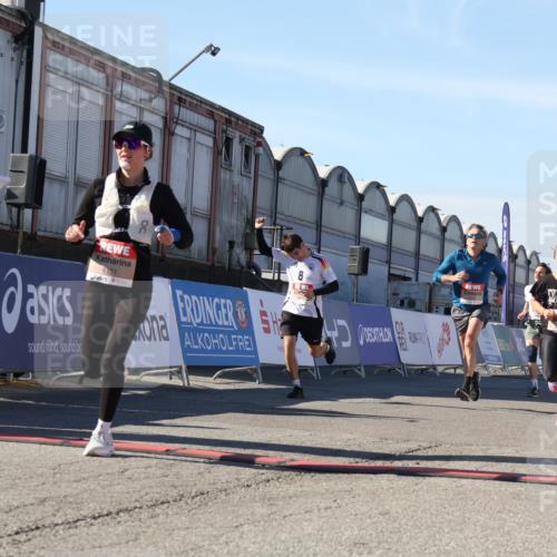 03.10.2025 - Köhlbrandbrückenlauf Luisa Fischer http://msf.ph/oto/9031673 03.10.2025 13:06:34 Ziel 4015, 4026, 4122, 4124, 4151, 4312, 4396, 4405, 4550, 4658, 4659, 5563, 5798, 5970, 6061, 6193, 6256 meine-sportfotos.de
