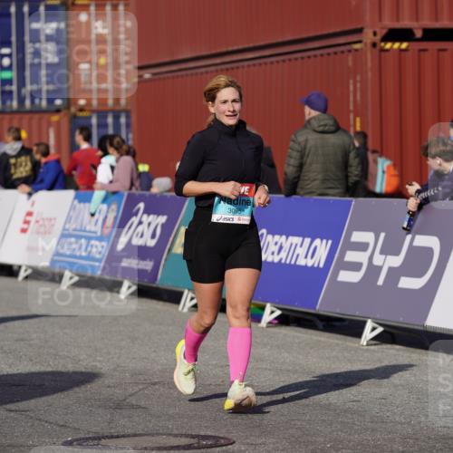 03.10.2025 - Köhlbrandbrückenlauf Michael Burmester http://msf.ph/oto/9031693 03.10.2025 10:38:23 Ziel 2042, 2440, 2662, 2859, 2860, 3095, 3621 meine-sportfotos.de