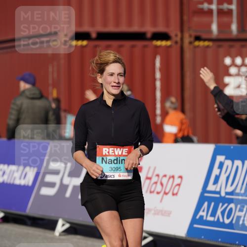 03.10.2025 - Köhlbrandbrückenlauf Michael Burmester http://msf.ph/oto/9031703 03.10.2025 10:38:24 Ziel 2042, 2440, 2662, 2859, 2860, 3095, 3437, 3438, 3442, 3621 meine-sportfotos.de