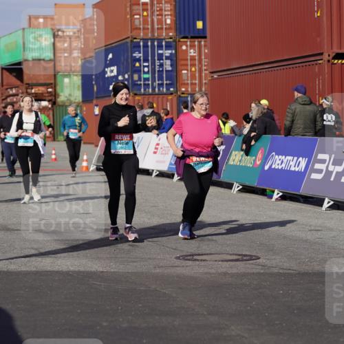 03.10.2025 - Köhlbrandbrückenlauf Michael Burmester http://msf.ph/oto/9031712 03.10.2025 10:38:25 Ziel 2042, 2440, 2662, 2859, 2860, 3095, 3437, 3438, 3442, 3621 meine-sportfotos.de
