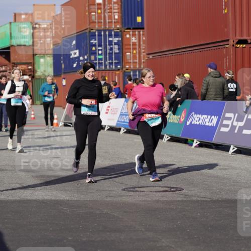03.10.2025 - Köhlbrandbrückenlauf Michael Burmester http://msf.ph/oto/9031722 03.10.2025 10:38:26 Ziel 2042, 2440, 2662, 2859, 2860, 3095, 3437, 3438, 3442, 3621 meine-sportfotos.de
