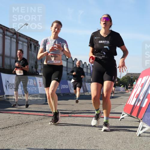 03.10.2025 - Köhlbrandbrückenlauf Luisa Fischer http://msf.ph/oto/9031738 03.10.2025 13:06:40 Ziel 4015, 4026, 4122, 4151, 4312, 4396, 4405, 5798, 5971, 6061, 6089, 6256, 6721 meine-sportfotos.de