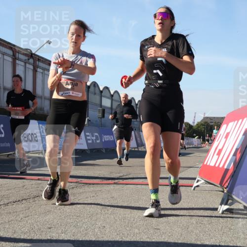 03.10.2025 - Köhlbrandbrückenlauf Luisa Fischer http://msf.ph/oto/9031742 03.10.2025 13:06:40 Ziel 4015, 4026, 4122, 4151, 4312, 4396, 4405, 5798, 5971, 6061, 6089, 6256, 6721 meine-sportfotos.de