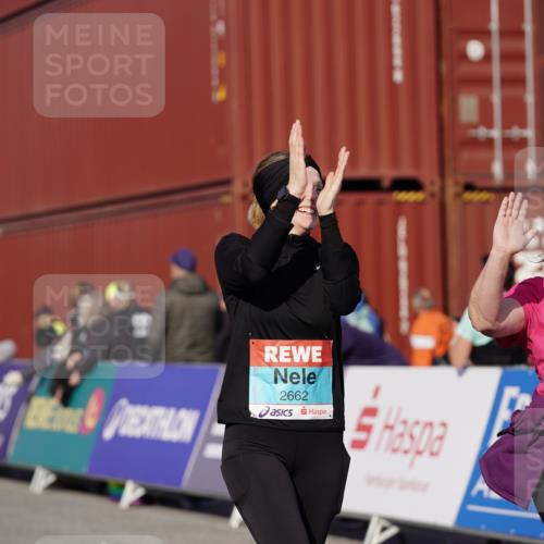 03.10.2025 - Köhlbrandbrückenlauf Michael Burmester http://msf.ph/oto/9031750 03.10.2025 10:38:28 Ziel 2042, 2440, 2575, 2626, 2627, 2662, 2859, 2860, 3040, 3437, 3438, 3442, 3621 meine-sportfotos.de