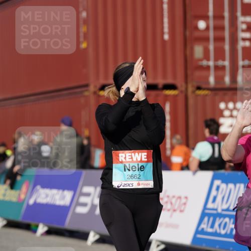 03.10.2025 - Köhlbrandbrückenlauf Michael Burmester http://msf.ph/oto/9031754 03.10.2025 10:38:28 Ziel 2042, 2440, 2575, 2626, 2627, 2662, 2859, 2860, 3040, 3437, 3438, 3442, 3621 meine-sportfotos.de