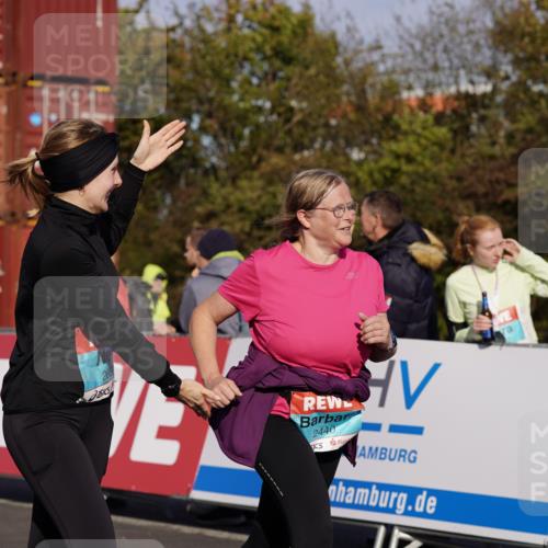 03.10.2025 - Köhlbrandbrückenlauf Michael Burmester http://msf.ph/oto/9031763 03.10.2025 10:38:29 Ziel 2042, 2440, 2575, 2626, 2627, 2662, 2859, 2860, 3040, 3437, 3438, 3442, 3621 meine-sportfotos.de