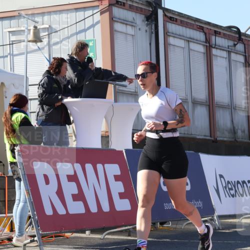 03.10.2025 - Köhlbrandbrückenlauf Luisa Fischer http://msf.ph/oto/9031765 03.10.2025 13:06:45 Ziel 4026, 4151, 4312, 4405, 5798, 5971, 6056, 6061, 6089, 6256, 6721 meine-sportfotos.de
