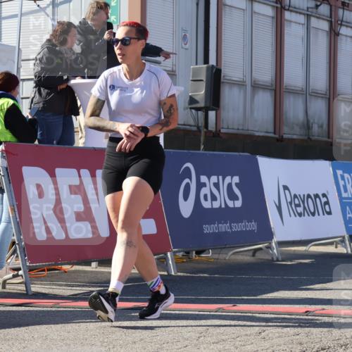 03.10.2025 - Köhlbrandbrückenlauf Luisa Fischer http://msf.ph/oto/9031769 03.10.2025 13:06:46 Ziel 4026, 4312, 4405, 5798, 5971, 6056, 6061, 6089, 6256, 6721, 6745 meine-sportfotos.de