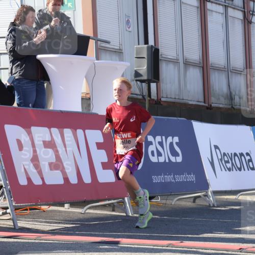 03.10.2025 - Köhlbrandbrückenlauf Luisa Fischer http://msf.ph/oto/9031779 03.10.2025 13:06:47 Ziel 4026, 4312, 4405, 5798, 5963, 5971, 6056, 6061, 6089, 6256, 6721, 6745 meine-sportfotos.de