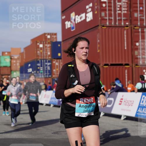03.10.2025 - Köhlbrandbrückenlauf Michael Burmester http://msf.ph/oto/9031798 03.10.2025 10:38:32 Ziel 2042, 2279, 2434, 2575, 2626, 2627, 2859, 2860, 3040, 3437, 3438, 3442, 3475, 3621 meine-sportfotos.de