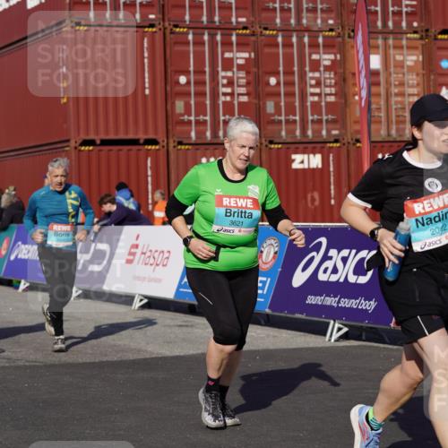03.10.2025 - Köhlbrandbrückenlauf Michael Burmester http://msf.ph/oto/9031806 03.10.2025 10:38:33 Ziel 2042, 2279, 2434, 2575, 2626, 2627, 3040, 3437, 3438, 3442, 3475, 3621 meine-sportfotos.de