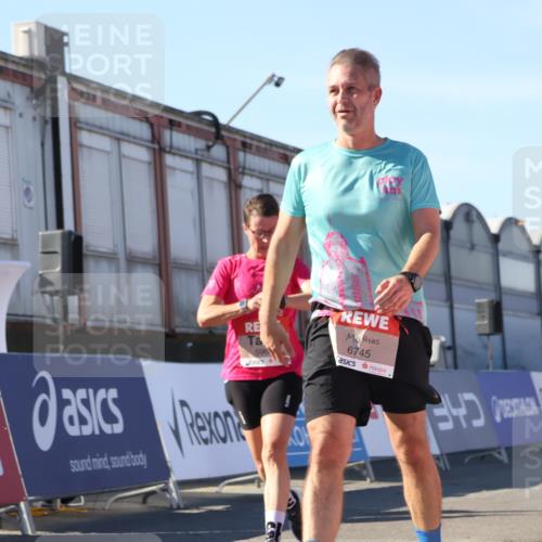 03.10.2025 - Köhlbrandbrückenlauf Luisa Fischer http://msf.ph/oto/9031812 03.10.2025 13:06:52 Ziel 5963, 5971, 6056, 6089, 6745, 6799 meine-sportfotos.de